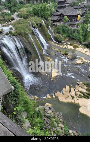 Bildnummer: 58224453  Datum: 10.07.2012  Copyright: imago/Xinhua (120711) -- YONGSHUN, July 11, 2012 (Xinhua) -- Photo taken on July 10, 2012 shows the Wangcun Waterfall in Furong Town of Yongshun County in the west of central China s Hunan Province. Beautiful sceneries in Furong Town attract quite a lot tourists. (Xinhua/Long Hongtao) (mp) CHINA-HUNAN-FURONG TOWN-SCENERY (CN) PUBLICATIONxNOTxINxCHN Reisen Asien xjh x2x 2012 hoch  o0 Wasserfall, Felsen     58224453 Date 10 07 2012 Copyright Imago XINHUA  Yongshun July 11 2012 XINHUA Photo Taken ON July 10 2012 Shows The  Waterfall in Furong To Stock Photo