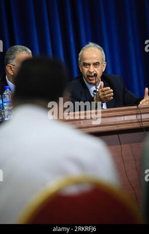 Bildnummer: 58234580  Datum: 12.07.2012  Copyright: imago/Xinhua (120712) -- RAMALLAH, July 12, 2012 (Xinhua) -- The chairman of the medical commission of Palestinian inquiry commission into the death of late Palestinian leader Yasser Arafat, Abdullah al-Basheer (R) holds a press conference with other Palestinian officials in West Bank City of Ramallah on July 12, 2012. Abdullah al-Basheer said on Thursday that the death of Yasser Arafat was the result of an unknown poison. (Xinhua/Chen Xu) MIDEAST-RAMALLAH-ARAFAT-DEATH-UNKNOWN POISON PUBLICATIONxNOTxINxCHN People Politik Kommission Untersuchu Stock Photo