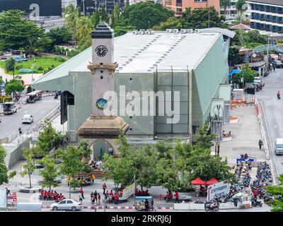 Das automatisierte Parkhaus am Bali Hai Pier in Pattaya. Hier fahren Boote Touristen nach Koh Lan und zu anderen tropischen Inseln vor der Küste von P Stockfoto