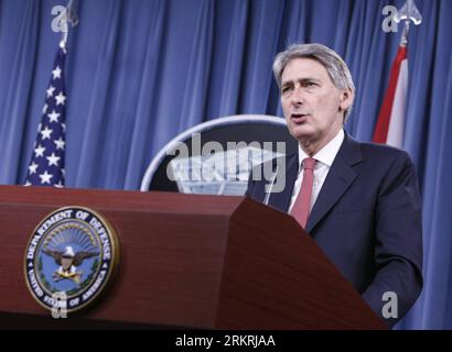 Bildnummer: 58255508  Datum: 18.07.2012  Copyright: imago/Xinhua (120718) -- WASHINGTON D.C., July 18, 2012 (Xinhua) --British Defense Minister Philip Hammond speaks during the press conference with US Defense Secretary LeonxPanetta (not shown in picture) at the Pentagon in Washington D.C. on July 18,2012. (Xinhua/Fang Zhe) (srb) US-WASHINGTON D.C.-UK-DEFENCE ISSUE PUBLICATIONxNOTxINxCHN People Politik Porträt x1x xst premiumd 2012 quer     58255508 Date 18 07 2012 Copyright Imago XINHUA  Washington D C July 18 2012 XINHUA British Defense Ministers Philip Hammond Speaks during The Press Confer Stock Photo