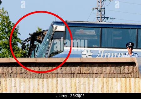 Bildnummer: 58256318  Datum: 18.07.2012  Copyright: imago/Xinhua (120718) -- BURGAS, July 18, 2012 (Xinhua) -- Photo taken on July 18, 2012 shows the wreckage of the bus (mark with a circle in the rear of the front bus) after a powerful blast at the Burgas Airport on the Bulgarian Black Sea coast, in which six were killed and more than 30 others injured on Wednesday afternoon. All the passengers on board the bus were one Italian, one Slovak and one U.S. citizens, and the others were Israeli citizens. (Xinhua/Bta) BULGARIA-BURGAS-ISRAEL-BUS BLAST PUBLICATIONxNOTxINxCHN Gesellschaft Anschlag Bom Stock Photo