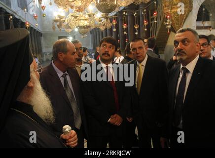 Bildnummer: 58255550  Datum: 18.07.2012  Copyright: imago/Xinhua (120718) -- BETHLEHEM, July 18, 2012 (Xinhua) -- Hungarian President Janos Ader (C) visits the Church of the Nativity in the West Bank city of Bethlehem, on July 18, 2012. (Xinhua/Luay Sababa) (zjl) MIDEAST-BETHLEHEM-HUNGARY-PRESIDENT-VISIT PUBLICATIONxNOTxINxCHN People Politik x1x xst 2012 quer o0 besuch Geburtskirche     58255550 Date 18 07 2012 Copyright Imago XINHUA  Bethlehem July 18 2012 XINHUA Hungarian President Janos Artery C visits The Church of The Nativity in The WEST Bank City of Bethlehem ON July 18 2012 XINHUA    M Stock Photo