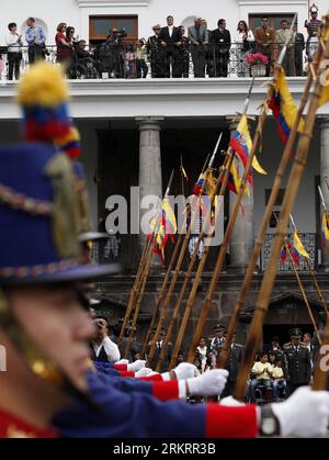 Bildnummer: 58298567  Datum: 30.07.2012  Copyright: imago/Xinhua (120731) -- QUITO, July 31, 2012 (Xinhua) -- The president of Ecuador, Rafael Correa (C up), observes the change of guard of the group Presidential Escort at Carondelet Palace, in Quito City, capital of Ecuador, July 30, 2012. (Xinhua/Santiago Armas)(ctt) ECUADOR-QUITO-SOCIETY-CEREMONY PUBLICATIONxNOTxINxCHN Gesellschaft Militär xda x2x 2012 hoch o0 People Politik Parade Wachablösung     58298567 Date 30 07 2012 Copyright Imago XINHUA  Quito July 31 2012 XINHUA The President of Ecuador Rafael Correa C up observes The Change of Gu Stock Photo