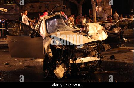 Bildnummer: 58311632  Datum: 05.08.2012  Copyright: imago/Xinhua (120805) -- NANJING, Aug. 5, 2012 (Xinhua) -- Photo taken on Aug. 5, 2012 shows the collided car in a traffic accident in North Zhongshan Road of Nanjing, capital of east China s Jiangsu Province. A car collided with a freight van early Sunday. Four were reported dead. (Xinhua) (mp) CHINA-JIANGSU-NANJING-TRAFFIC ACCIDENT (CN) PUBLICATIONxNOTxINxCHN Gesellschaft Strasse Verkehr Unfall Verkehrsunfall Auto Wrack Autowrack xbs x0x 2012 quer      58311632 Date 05 08 2012 Copyright Imago XINHUA  Nanjing Aug 5 2012 XINHUA Photo Taken ON Stock Photo