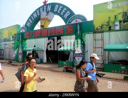 Bildnummer: 58319587  Datum: 07.08.2012  Copyright: imago/Xinhua (120807) -- QINGDAO, Aug. 7, 2012 (Xinhua) -- Staff members walk past a beer house to be used in the 22nd Qingdao International Beer Festival in Qingdao, a coastal city in east China s Shandong Province, Aug. 7, 2012. The 22nd Qingdao International Beer Festival, which will last from Aug. 11 to Aug. 26, has attracted 25 famous beer brands from 16 countries and regions. (Xinhua/Li Ziheng) (wjq) CHINA-SHANDONG-QINGDAO-INTERNATIONAL BEER FESTIVAL-APPROACH (CN) PUBLICATIONxNOTxINxCHN Gesellschaft Wirtschaft Bierfest Bier Biermesse Vo Stock Photo