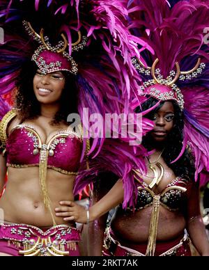 Bildnummer: 58394235  Datum: 26.08.2012  Copyright: imago/Xinhua (120827) -- LONDON, Aug. 27, 2012 (Xinhua) -- Performers take part in the Notting Hill Carnival in London, Aug. 26, 2012. The two-day carnival was concluded on Monday. (Xinhua/Bimal Gautam) UK-LONDON--NOTTING HILL CARNIVAL-CONCLUSION PUBLICATIONxNOTxINxCHN Gesellschaft Karneval xbs x0x 2012 hoch      58394235 Date 26 08 2012 Copyright Imago XINHUA  London Aug 27 2012 XINHUA Performers Take Part in The Notting Hill Carnival in London Aug 26 2012 The Two Day Carnival what Concluded ON Monday XINHUA Bimal Gautam UK London Notting Hi Stock Photo