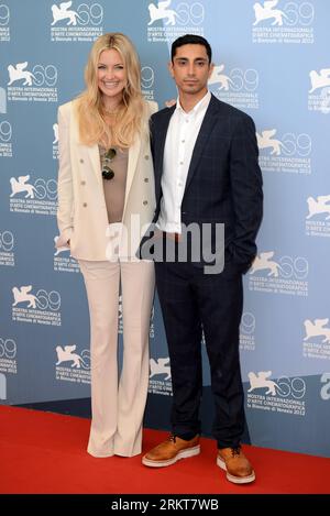 Bildnummer: 58402705  Datum: 29.08.2012  Copyright: imago/Xinhua (120829) -- VENICE, Aug. 29, 2012 (Xinhua) -- Actress Kate Hudson(L) and actor Riz Ahmed pose for photos at the photocall of the opening film The Reluctant Fundamentalist ahead of the 69th Venice International Film Festival at Venice, Italy, Aug. 29, 2012. The 69th Venice International Film Festival will be inaugurated later Wednesday. (Xinhua/Wang Qingqin) (rh) ITALY-VENICE-FILM FESTIVAL PUBLICATIONxNOTxINxCHN Kultur Entertainment People Film 69. Internationale Filmfestspiele Venedig Photocall x0x xst 2012 hoch Highlight premium Stock Photo