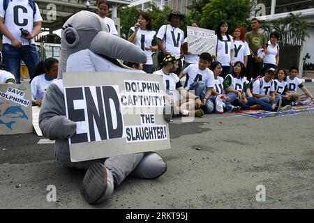 Bildnummer: 58410178 Datum: 31.08.2012 Copyright: imago/Xinhua (120831) -- MANILA, 31. August 2012 (Xinhua) -- Teilnahme an einem Protest gegen das Delfinschlachten vor der japanischen Botschaft in Pasay City, Philippinen, 31. August 2012. Die Demonstranten forderten das Ende des jährlichen Delfinschlachtens in Japan ab September. (Xinhua/Rouelle Umali) PHILIPPINEN-MANILA-DOLPHIN CAPTIVITY-Protest PUBLICATIONxNOTxINxCHN Gesellschaft Demo Protest Tierschutz Tierschützer Delfin schlachten xda x0x 2012 quer 58410178 Datum 31 08 2012 Copyright Imago XINHUA Manila August 31 2012 XINHUA nimmt an einer PR Teil Stockfoto