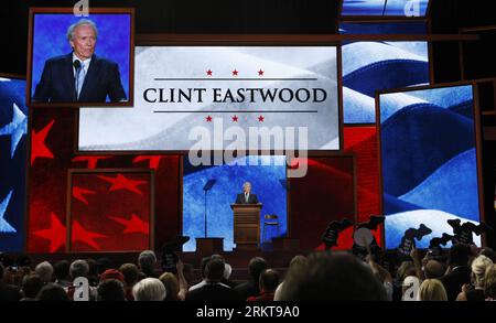 Bildnummer: 58410255 Datum: 30.08.2012 Copyright: imago/Xinhua TAMPA, 30. August 2012 - Hollywood-Schauspieler und Regisseur Clint Eastwood spricht während der Republican National Convention in Tampa, Florida, USA, am 30. August 2012. (Xinhua/Fang Zhe) (msq) US-TAMPA-REPUBLICAN-NATIONAL CONVENTION-CLINT EASTWOOD PUBLICATIONxNOTxINxCHN People Kultur Entertainment Politik xda x0x Premiere 2012 quer o00 Stuhl 58410255 Datum 30 08 2012 Copyright Imago XINHUA Tampa August 30 2012 Hollywood-Schauspieler Clint Eastwood spricht während der Republican National Convention vor dem Publikum Stockfoto