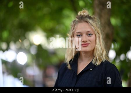 Angouleme, Frankreich. 25. August 2023. Nadia Tereszkiewicz nimmt am 25. August 2023 im Rahmen des 16. Angouleme Film Festivals in Angouleme, Frankreich, am Rosalie Photocall Teil. Foto: Franck Castel/ABACAPRESS.COM Abaca Press/Alamy Live News Stockfoto