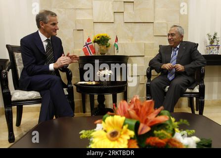 Bildnummer: 58435282  Datum: 05.09.2012  Copyright: imago/Xinhua (120905) -- RAMALLAH, Sept. 5, 2012 (Xinhua) -- Palestinian Prime Minister Salam Fayyad (R) meets with visiting Norwegian Foreign Minister Jonas Gahr Stoere in the West Bank city of Ramallah, on Sept. 5, 2012. (Xinhua/Fadi Arouri) MIDEAST-RAMALLAH-DIPLOMACY-NORWEGIAN-VISIT PUBLICATIONxNOTxINxCHN people Politik x0x xdd premiumd 2012 quer      58435282 Date 05 09 2012 Copyright Imago XINHUA  Ramallah Sept 5 2012 XINHUA PALESTINIAN Prime Ministers Salam Fayyad r Meets With Visiting Norwegian Foreign Ministers Jonas Gahr Stoere in Th Stock Photo