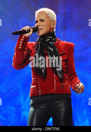 Bildnummer: 58470923  Datum: 12.09.2012  Copyright: imago/Xinhua VANCOUVER,  Sept. 12, 2012 - Marie Fredriksson of Swedish pop duo Roxette performs with the band at Rogers Arena in Vancouver, Canada, Sept. 12, 2012. (Xinhua/Sergei Bachlakov)(ctt) CANADA-VANCOUVER-ROXETTE PUBLICATIONxNOTxINxCHN Kultur people Musik Konzert x0x xdd 2012 hoch     58470923 Date 12 09 2012 Copyright Imago XINHUA Vancouver Sept 12 2012 Marie Fredriksson of Swedish Pop Duo Roxette performs With The Tie AT Rogers Arena in Vancouver Canada Sept 12 2012 XINHUA Sergei Bachlakov CTT Canada Vancouver Roxette PUBLICATIONxNOT Stockfoto