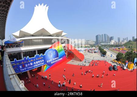 Bildnummer: 58498147  Datum: 24.10.2009  Copyright: imago/Xinhua (120921) -- NANNING, Sept. 21, 2012 (Xinhua) -- File photo taken on Oct. 24, 2009 shows the outdoor scene of the Nanning International Convention and Exhibition Center in Nanning, capital of southwest China s Guangxi Zhuang Autonomous Region. The 9th China-ASEAN Expo opened in the center on Sept. 21, 2012. The center has previously seen eight expos between China and the ASEAN since 2004. (Xinhua/Zhou Hua) (ry) CHINA-NANNING-ASEAN-EXPO (CN) PUBLICATIONxNOTxINxCHN Wirtschaft Messe x0x xac 2009 quer     58498147 Date 24 10 2009 Copy Stockfoto