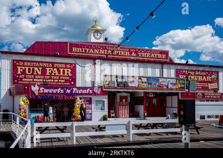 Great Yarmouth Britannia Pier & Theatre - Great Yarmouth Britannia Pier wurde ursprünglich 1858 erbaut, aber 1899 abgerissen und 1902 wieder aufgebaut. Stockfoto