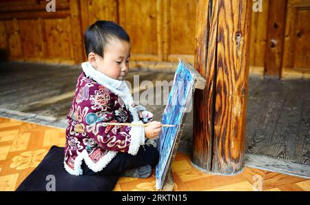 Bildnummer: 58518534  Datum: 21.09.2012  Copyright: imago/Xinhua (120926) -- TONGREN, Sept. 26, 2012 (Xinhua) -- Dianzin Doje, grandson of San Tauh, brushes colors on his drawing board at home in Wutun village of Tibetan Autonomous Prefecture of Huangnan, northwest China s Qinghai Province, Sept. 21, 2012. At dawn of a deep autumn, 50-year-old San Tauh started his daily praying at the worship hall at home. The praying costs him more than an hour, including chanting sutras, lighting aromatic plants, kowtow and spinning prayer wheels in the nearby temple. As a devoted Tibetan Buddhist, San Tauh Stock Photo