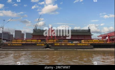 Die Recyclinganlage der Western Riverside Waste Authority an der Themse in West London, Vereinigtes Königreich Stockfoto