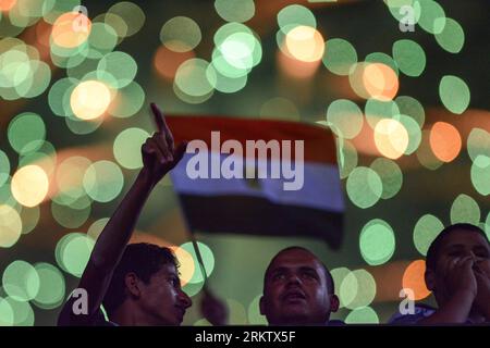 Bildnummer: 58561965 Datum: 06.10.2012 Copyright: imago/Xinhua nimmt am 39. Jahrestag des Krieges gegen Israel am 6. Oktober 2012 im Kairo International Stadium in Kairo, Ägypten, Teil. Ägypten hielt am Samstag eine große Feier zum 39. Jahrestag des Krieges gegen Israel vom 6. Oktober 1973 ab, der Ägypten als siegreiche Leistung betrachtet, die die Moral der arabischen Länder ankurbelte. (Xinhua/Li Muzi) ÄGYPTEN-ISRAEL-ÜLG. 6-KRIEGS-FEIER PUBLICATIONxNOTxINxCHN Gesellschaft Militär Politik Jahrestag Oktoberkrieg Jom Kippu Krieg arabisch x0x xds 2012 quer 5 Stockfoto