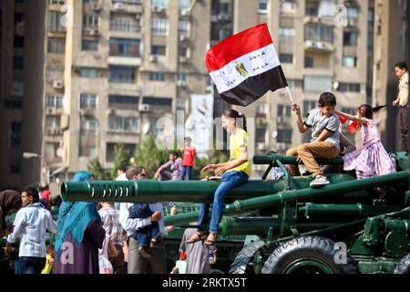 Bildnummer: 58561961  Datum: 06.10.2012  Copyright: imago/Xinhua Egyptian children play at a museum which gathers a collection of weapons used during the 1973 October War in Cairo, Egypt, Oct. 6, 2012.   (Xinhua/Amru Salahuddien) EGYPT-ISRAEL-OCT. 6-WAR-COMMEMORATION PUBLICATIONxNOTxINxCHN Gesellschaft Militär Jahrestag Oktoberkrieg Jom Kippur  Krieg  Objekte Kriegsgerät x2x xds 2012 quer Aufmacher o0 Kind Panzer     58561961 Date 06 10 2012 Copyright Imago XINHUA Egyptian Children Play AT a Museum Which gathers a Collection of Weapons Used during The 1973 October was in Cairo Egypt OCT 6 2012 Stock Photo