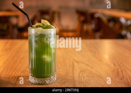 Grüne Limonade. Sommercocktail mit Minze und Zitrone Stockfoto