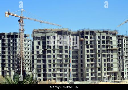 Giza, Ägypten, 19. August 2023: Neues Wohnhochhaus in Ägypten, Immobilienentwicklung, Wohnungsbau und Wohnungen, modernes Projekt, Baustelle von Stockfoto