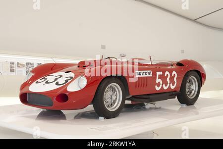 Bildnummer: 58593730  Datum: 15.10.2012  Copyright: imago/Xinhua (121015) -- MODENA(ITALY), Oct. 15, 2012 (Xinhua) -- A vintage Maerati car is on display during the The Great Challenges Ferrari-Maserati exhibition, dedicated to the competition between the two great names in Italian car racing, at the Museo Casa Enzo Ferrari in Modena, northern Italy, Oct. 15, 2012. (Xinhua) ITALY-MODENA-FERRARI-MASERATI-VINTAGE CAR-EXHIBITION PUBLICATIONxNOTxINxCHN Kultur Fahrzeug Oldtimer Auto Objekte Ausstellung xas x0x 2012 quer      58593730 Date 15 10 2012 Copyright Imago XINHUA  Modena Italy OCT 15 2012 Stock Photo