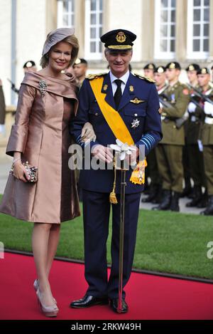 Bildnummer: 58612698  Datum: 20.10.2012  Copyright: imago/Xinhua (121020) -- LUXEMBOURG, Oct. 20, 2012 (Xinhua) -- Belgium s Crown Prince Philippe and Princess Mathilde arrive to attend the religious wedding service of Crown PrincexGuillaume of Luxembourg and Belgian CountessxStephanie de Lannoy, at the Notre-Dame Cathedral in Luxembourg, Oct. 20, 2012. (Xinhua/Ye Pingfan) LUXEMBOURG-BELGIUM-ROYALS-RELIGIOUS WEDDING PUBLICATIONxNOTxINxCHN Entertainment people Adel Hochzeit Hochzeitsfeier kirchliche Trauung xas x1x premiumd 2012 hoch o0 Familie, privat, Frau, Mann, Ehefrau, Ehemann     58612698 Stock Photo