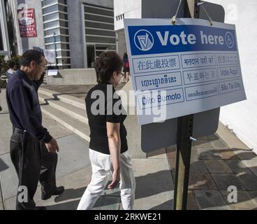 Bildnummer: 58672090  Datum: 06.11.2012  Copyright: imago/Xinhua (121106) -- LOS ANGELES, Nov. 6, 2012 (Xinhua) -- Voters walk into Chinese Evangelical Free Church in Montery Park, California, the United States, Nov. 6, 2012. The quadrennial U.S. presidential elections kicked off Tuesday. (Xinhua/Zhao Hanrong) U.S.-LOS ANGELES-PRESIDENTIAL ELECTIONS-VOTE PUBLICATIONxNOTxINxCHN Stimmabgabe Politik Wahl Wahlen USA Präsidentschaftswahlen Wahllokal Wahlkabine Symbolfoto xdp x0x 2012 quadrat premiumd      58672090 Date 06 11 2012 Copyright Imago XINHUA  Los Angeles Nov 6 2012 XINHUA Voters Walk int Stock Photo