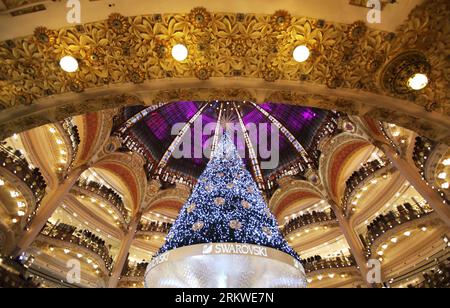 Bildnummer: 58672795  Datum: 06.11.2012  Copyright: imago/Xinhua (121106) -- PARIS, Nov. 6, 2012 (Xinhua) -- A Swarovski Christmas tree is seen at Galeries Lafayette department store in Paris, Nov. 6, 2012. The store inaugurated the illuminations and animated shop windows in preparation for Christmas and New Year celebrations. (Xinhua/Gao Jing) FRANCE-PARIS-GALERIES LAFAYETTE-LIGHTS-CHRISTMAS PUBLICATIONxNOTxINxCHN Gesellschaft Wirtschaft Weihnachtsbaum Weihnachten Deko Weihnachtsdeko Luxus Beleuchtung x0x xdd premiumd 2012 quer      58672795 Date 06 11 2012 Copyright Imago XINHUA  Paris Nov 6 Stock Photo