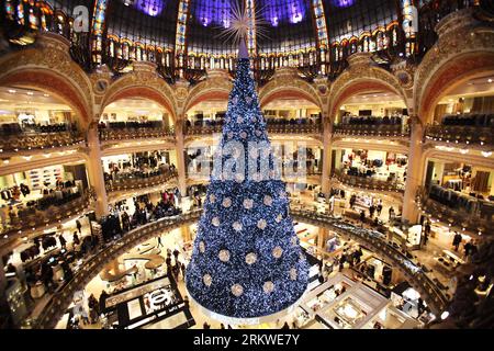 Bildnummer: 58672793  Datum: 06.11.2012  Copyright: imago/Xinhua (121106) -- PARIS, Nov. 6, 2012 (Xinhua) -- A Swarovski Christmas tree is seen at Galeries Lafayette department store in Paris, Nov. 6, 2012. The store inaugurated the illuminations and animated shop windows in preparation for Christmas and New Year celebrations. (Xinhua/Gao Jing) FRANCE-PARIS-GALERIES LAFAYETTE-LIGHTS-CHRISTMAS PUBLICATIONxNOTxINxCHN Gesellschaft Wirtschaft Weihnachtsbaum Weihnachten Deko Weihnachtsdeko Luxus Beleuchtung x0x xdd premiumd 2012 quer      58672793 Date 06 11 2012 Copyright Imago XINHUA  Paris Nov 6 Stock Photo