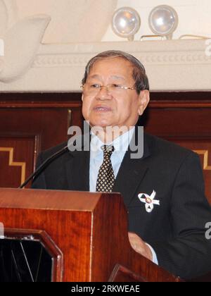 Bildnummer: 58672808  Datum: 07.11.2012  Copyright: imago/Xinhua (121107) -- PHNOM PENH, Nov. 7, 2012 (Xinhua) -- Cambodian Government Spokesman and Information Minister Khieu Kanharith speaks after more than 1600 reporters have registered to cover 21st ASEAN Summit and related Summits in Phnom Penh, Cambodia, Nov. 7, 2012. Cambodia will host the 21st ASEAN Summit and related Summits from Nov. 15 to 20 at the Peace Palace in Phnom Penh, the capital of Cambodia. (Xinhua/Sovannara) CAMBODIA-PHNOM PENH-ASEAN PUBLICATIONxNOTxINxCHN People Politik x0x xdd premiumd 2012 hoch      58672808 Date 07 11 Stock Photo