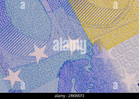 Zwanzig Euro orange Farbe fotografiert Nahaufnahme, Details der echten 20-Euro-Banknote der Europäischen Union Stockfoto