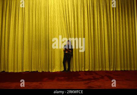 Bildnummer: 58680034  Datum: 08.11.2012  Copyright: imago/Xinhua (121108) -- BEIJING, Nov. 8, 2012 (Xinhua) -- A Hong Kong correspondent works at the Great Hall of the in Beijing, capital of China, Nov. 8, 2012. The 18th National Congress of the Communist Party of China (CPC) was opened here on Thursday, which also marks the Journalists Day of China. A total of 2,732 domestic and foreign journalists are involved in the coverage of the 18th CPC National Congress. (Xinhua/Jin Liangkuai) (hdt) (CPC CONGRESS) CHINA-BEIJING-18TH CPC NATIONAL CONGRESS-OPENING-MEDIA (CN) PUBLICATIONxNOTxINxCHN Politi Stock Photo