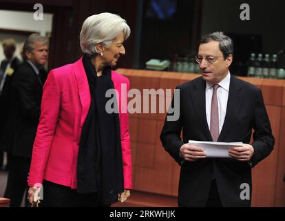 Bildnummer: 58694335  Datum: 12.11.2012  Copyright: imago/Xinhua (121112) -- BRUSSELS, Nov. 12, 2012 (Xinhua) -- International Monetary Fund Managing Director Christine Lagarde (L) and European Central Bank (ECB) president Mario Draghi talk prior to an Eurozone meeting at EU headquarters in Brussels, capital of Belgium, Nov. 12, 2012. Euro zone finance ministers met here on Monday to discuss the debt situation in Greece. (Xinhua/Ye Pingfan) BELGIUM-EU-FINANCE-PUBLIC DEBT-EUROZONE PUBLICATIONxNOTxINxCHN People Politik Wirtschaft x0x xdd premiumd 2012 quer      58694335 Date 12 11 2012 Copyright Stock Photo