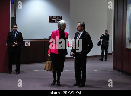 Bildnummer: 58694333  Datum: 12.11.2012  Copyright: imago/Xinhua (121112) -- BRUSSELS, Nov. 12, 2012 (Xinhua) -- International Monetary Fund Managing Director Christine Lagarde (L, Front) and European Central Bank (ECB) president Mario Draghi(R, Front) talk prior to an Eurozone meeting at EU headquarters in Brussels, capital of Belgium, Nov. 12, 2012. Euro zone finance ministers met here on Monday to discuss the debt situation in Greece. (Xinhua/Ye Pingfan) BELGIUM-EU-FINANCE-PUBLIC DEBT-EUROZONE PUBLICATIONxNOTxINxCHN People Politik Wirtschaft x0x xdd premiumd 2012 quer      58694333 Date 12 Stock Photo