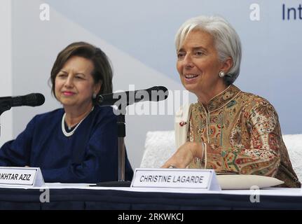 Bildnummer: 58701703  Datum: 14.11.2012  Copyright: imago/Xinhua (121114) -- KUALA LUMPUR, Nov. 14, 2012 (Xinhua) -- Managing director of the the International Monetary Fund (IMF) Christine Lagarde (R) and Governor of Bank Negara Malaysia Zeti Akhtar Aziz attend a press conference in Kuala Lumpur, capital of Malaysia, on Nov. 14, 2012. (Xinhua/Lin Hao) (syq) MALAYSIA-KUALA LUMPUR-IMF-LAGARDE-VISIT PUBLICATIONxNOTxINxCHN Poeple Politik Wirtschaft premiumd x0x xmb 2012 quer      58701703 Date 14 11 2012 Copyright Imago XINHUA  Kuala Lumpur Nov 14 2012 XINHUA Managing Director of The The Internat Stock Photo