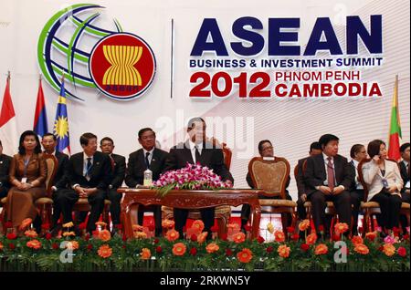 Bildnummer: 58712535  Datum: 17.11.2012  Copyright: imago/Xinhua (121117) -- PHNOM PENH, Nov. 17, 2012 (Xinhua) -- Cambodian Prime Minister Hun Sen (C, front) attends the opening ceremony of the 10th Association of Southeast Asian Nations (ASEAN) Business and Investment Summit 2012 in Phnom Penh, Cambodia, Nov. 17, 2012. More than 800 government officials, business executives, international institution representatives, and academia from the ASEAN gathered here on Saturday to discuss ways to broaden business and investment opportunities in the ten-nation bloc. (Xinhua/Sovannara) CAMBODIA-PHNOM Stock Photo