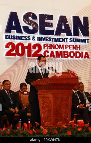 Bildnummer: 58712533  Datum: 17.11.2012  Copyright: imago/Xinhua (121117) -- PHNOM PENH, Nov. 17, 2012 (Xinhua) -- Cambodian Prime Minister Hun Sen speaks at the opening ceremony of the 10th Association of Southeast Asian Nations (ASEAN) Business and Investment Summit 2012 in Phnom Penh, Cambodia, Nov. 17, 2012. More than 800 government officials, business executives, international institution representatives, and academia from the ASEAN gathered here on Saturday to discuss ways to broaden business and investment opportunities in the ten-nation bloc. (Xinhua/Sovannara) CAMBODIA-PHNOM PENH-ASEA Stock Photo