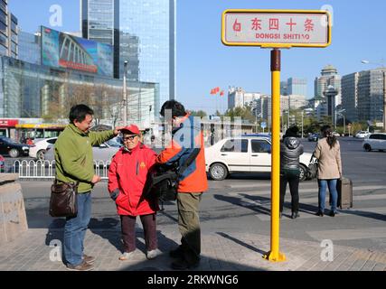 Bildnummer: 58714081  Datum: 14.11.2012  Copyright: imago/Xinhua Members from a volunteer camera team named Panda Shooting Team prepare to take photo for an old man in Beijing, capital of China, Nov. 14, 2012. Founded in June of 2011, the Panda Shooting Team is a nongovernmental photography organization consisting of over 200 volunteers from various industries. Inspired by the experience of photographing in gerocomium last year, the team initiated a project of taking photos for 10,000 senior citizens and sending the pictures back to them for free. It has photographed over 7,000 old men in Beij Stock Photo