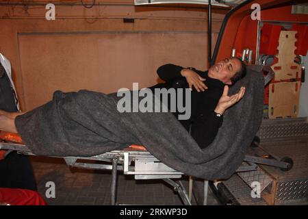 Bildnummer: 58715597  Datum: 17.11.2012  Copyright: imago/Xinhua (121118) -- GAZA, Nov. 18, 2012 (Xinhua) -- A wounded Palestinian woman lies on a stretcher at El-Najar hospital after an Israeli airstrike in the southern Gaza Strip city Rafah, on Nov. 17, 2012. Since the violence surged last Wednesday, 48 have been killed and more than 500 wounded. (Xinhua/Khaled Omar) (syq) MIDEAST-RAFAH-AIRSTRIKE PUBLICATIONxNOTxINxCHN Politik Gesellschaft Gaza Gazastreifen Nahost Nahostkonflikt Konflikt Palästina x0x xds 2012 quer      58715597 Date 17 11 2012 Copyright Imago XINHUA  Gaza Nov 18 2012 XINHUA Stock Photo