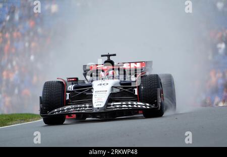 AlphaTauri Reservefahrer Liam Lawson im dritten Training vor dem Großen Preis der Niederlande auf dem Circuit Zandvoort CM.com in Zandvoort, Niederlande. Bilddatum: Samstag, 26. August 2023. Stockfoto