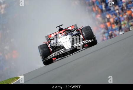 AlphaTauri Reservefahrer Liam Lawson im dritten Training vor dem Großen Preis der Niederlande auf dem Circuit Zandvoort CM.com in Zandvoort, Niederlande. Bilddatum: Samstag, 26. August 2023. Stockfoto