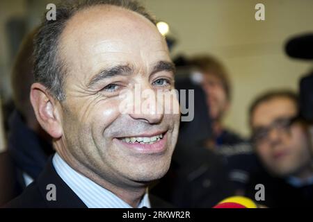 Bildnummer: 58721092  Datum: 19.11.2012  Copyright: imago/Xinhua (20121119) Former and newly elected President of right wing party jean-Francois Cope encounters his militants outside of the headquarter in Paris, France, 19 November, 2012. The new president wins by a little difference with 50,03% on his rival Former Prime Minister Francois Fillon. FRANCE-PARIS-UMP-PARTY PRESIDENT ELECTION PUBLICATIONxNOTxINxCHN Politik People Wahl Parteivorsitz Porträt premiumd x0x xac 2012 quer      58721092 Date 19 11 2012 Copyright Imago XINHUA  Former and newly Elected President of Right Wing Party Jean Fra Stock Photo