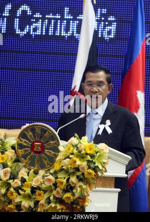 Bildnummer: 58723133  Datum: 20.11.2012  Copyright: imago/Xinhua (121120) -- PHNOM PENH, Nov. 20, 2012 (Xinhua) -- Cambodian Prime Minister Hun Sen addresses the close ceremony of the 21st Association of Southeast Asian Nations (ASEAN) Summit in Phnom Penh, Cambodia, Nov. 20, 2012. (Xinhua/Liao Zida) (lyx) CAMBODIA-PHNOM PENH-ASEAN-CLOSE PUBLICATIONxNOTxINxCHN Politik people xas x0x 2012 hoch premiumd      58723133 Date 20 11 2012 Copyright Imago XINHUA  Phnom Penh Nov 20 2012 XINHUA Cambodian Prime Ministers HUN Sen addresses The Close Ceremony of The 21st Association of South East Asian Nati Stock Photo