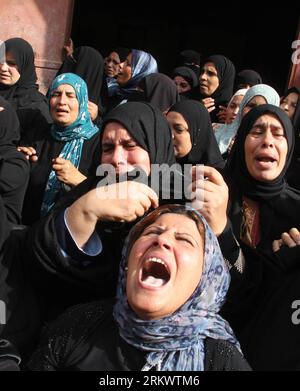 Bildnummer: 58728772  Datum: 22.11.2012  Copyright: imago/Xinhua (121122) -- GAZA, Nov. 22, 2012 (Xinhua) -- Palestinians mourn during the funeral of 19-year-old Amera Abu-Nasr, who was killed in an Israeli airstrike overnight, in the southern Gaza Strip city of Khan Younis on Nov. 22, 2012. (Xinhua/Khaled Omar) MIDEAST-GAZA-FUNERAL PUBLICATIONxNOTxINxCHN Gesellschaft Nahost Nahostkonflikt Konflikt Gazastreifen Palästina Luftangriff Beerdigung premiumd Trauer x0x xac 2012 hoch      58728772 Date 22 11 2012 Copyright Imago XINHUA  Gaza Nov 22 2012 XINHUA PALESTINIANS Morne during The Funeral of Stock Photo