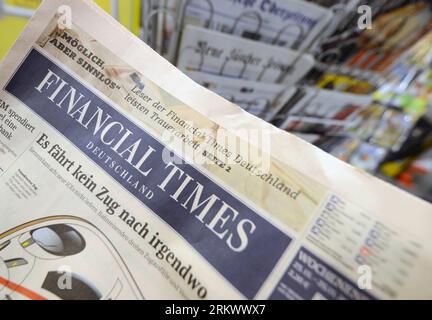 Bildnummer: 58759381  Datum: 23.11.2012  Copyright: imago/Xinhua (121123) -- BERLIN, Nov. 23, 2012 (Xinhua) -- A copy of Financial Times Deutschland is seen at a newsstand in Berlin, Germany, Nov. 23, 2012. Europe s largest printing and publishing house Gruner + Jahr (G+J) formally announced on Friday that it will close its German business newspaper Financial Times Deutschland (FTD), which would lead to some about 320 redundancies. (Xinhua/Ma Ning) GERMANY-BERLIN-FINANCIAL TIMES DEUTSCHLAND PUBLICATIONxNOTxINxCHN Wirtschaft Zeitung Tageszeitung Presse Medien xjh x0x premiumd 2012 quer      587 Stock Photo