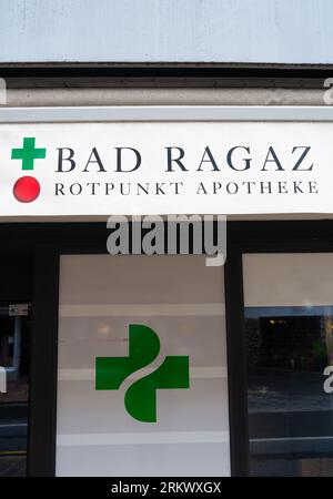 Bad Ragaz, Schweiz - 25. Juli 2023: Bad Ragaz Rotpunkt Apotheke ist eine lokale Apotheke. Stockfoto