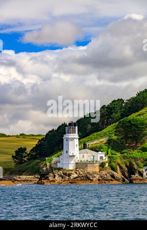 Der Leuchtturm von St. Anthony führt Schiffe von der Südspitze der Roseland-Halbinsel in Cornwall, England, in den Hafen von Falmouth Stockfoto