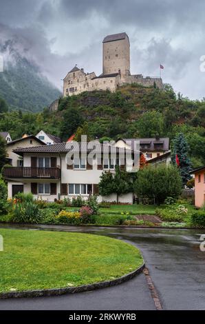 Sargans, Schweiz - 26. Juli 2023: Ein Blick auf das Schloss von Sargans, einer politischen Gemeinde und historischen Stadt im Schweizer Kanton St. Gallen Stockfoto