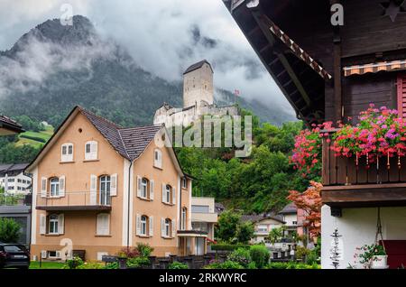 Sargans, Schweiz - 26. Juli 2023: Ein Blick auf das Schloss von Sargans, einer politischen Gemeinde und historischen Stadt im Schweizer Kanton St. Gallen Stockfoto