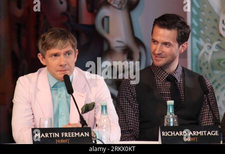 Bildnummer: 58842770 Datum: 28.11.2012 Copyright: imago/Xinhua (121128) -- WELLINGTON, 28. November 2012 (Xinhua) -- Schauspieler Martin Freeman (L) und Richard Armitage nehmen an der Pressekonferenz zur Weltpremiere des Films The Hobbit: An Unexpected Journey im Embassy Theatre in Wellington, Neuseeland, 28. November 2012, Teil. Neuseelands Hauptstadt verwandelte sich am Mittwoch in ein fantastisches Land aus Zwergen, Elfen, Trollen und Kobolden, als Zehntausende von Menschen die Straßen von Wellington säumten, um die Weltpremiere des Hobbit zu feiern: Eine unerwartete Reise. (Xinhua/Huang Xingwei) (zf) NEUSEELAND-WELLI Stockfoto